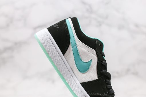 NIKE Air Jordan 1 Low - Image 5