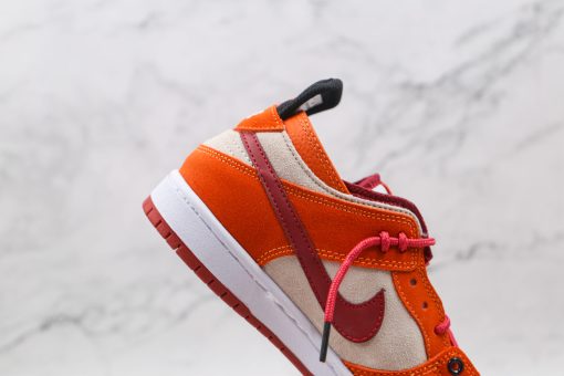 NIKE SB Dunk Low Russet Cedar