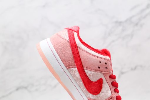 NIKE SB Low Dunk Low x Strangelove