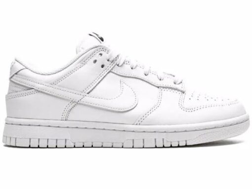 NIKE SB Dunk Low "Triple White"