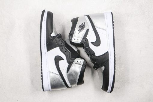 NIKE Air Jordan 1 High OG WMNS “Silver Toe”