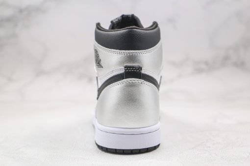 NIKE Air Jordan 1 High OG WMNS “Silver Toe”