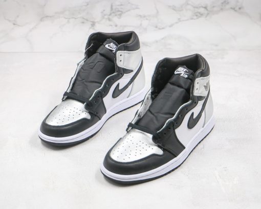 NIKE Air Jordan 1 High OG WMNS “Silver Toe”