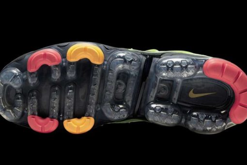 NIKE Air Vapormax Tn Plus Black green red