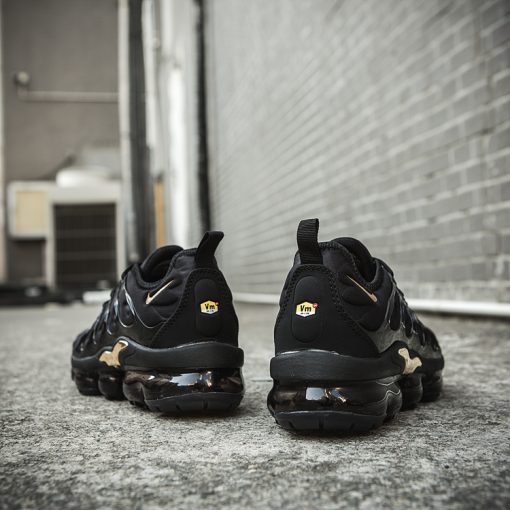 NIKE Air Vapormax Tn Plus Black gold