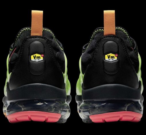 NIKE Air Vapormax Tn Plus Black green red