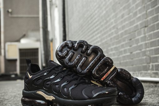 NIKE Air Vapormax Tn Plus Black gold