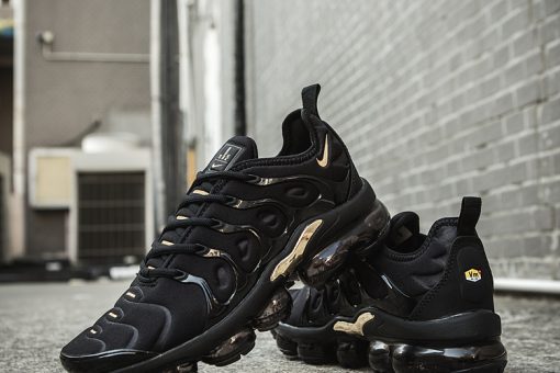 NIKE Air Vapormax Tn Plus Black gold