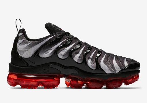 NIKE Air Vapormax Tn Plus Black and white red