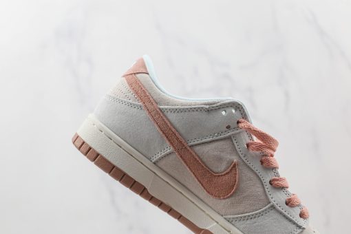 NIKE SB Dunk Low  "Fossil Rose" - Image 3