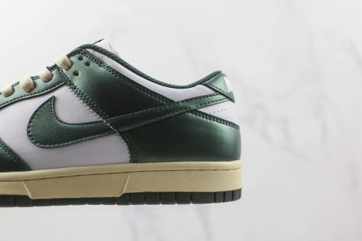 NIKE SB Dunk Low "Vintage Green"