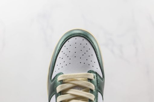 NIKE SB Dunk Low "Vintage Green"