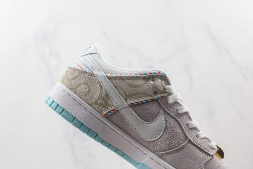 NIKE SB Dunk Low “Barber Shop”