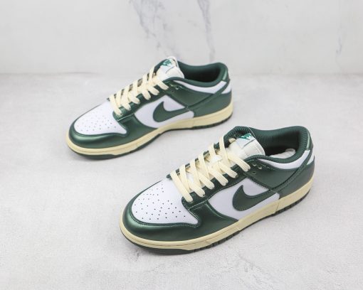 NIKE SB Dunk Low "Vintage Green"