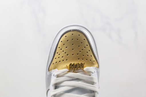 NIKE SB Dunk Low Silver Gold