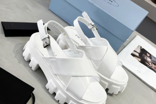 Monolith Loafers White Slipper