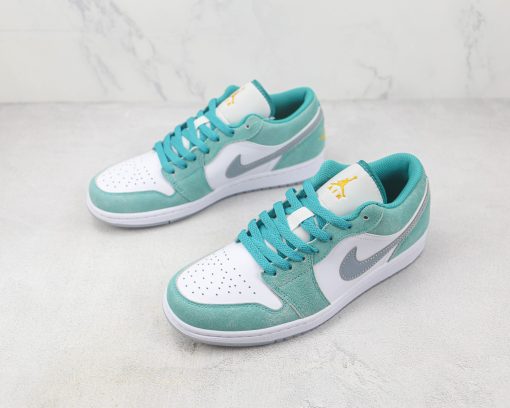 Nike Air Jordan 1 Low SE New Emerald - Image 2