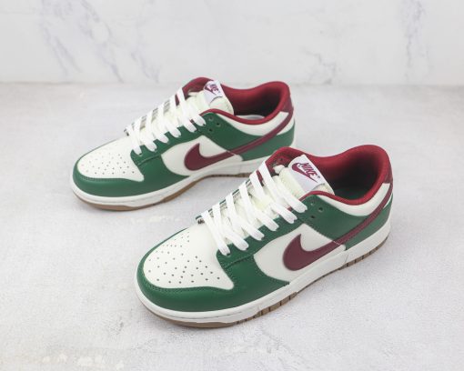 Nike Dunk Low "Gorge Green"