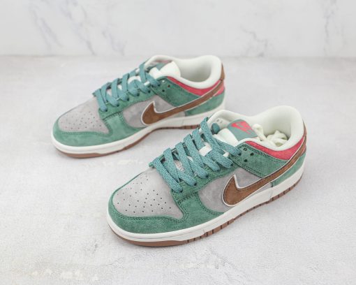 Otomo Katsuhiro x NK SB Dunk Low "Steamboy OST" Green