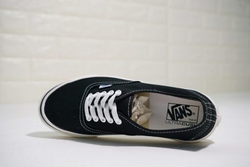 Vans Canvas Black and White 44 DX