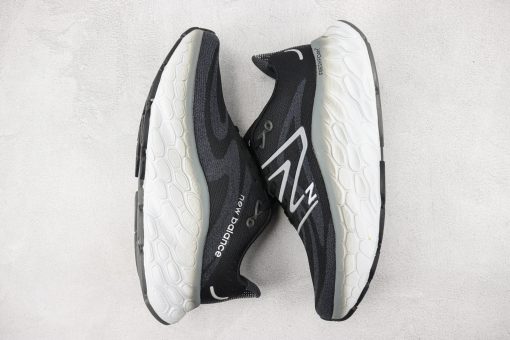 New Balance Fresh Foam x More V4