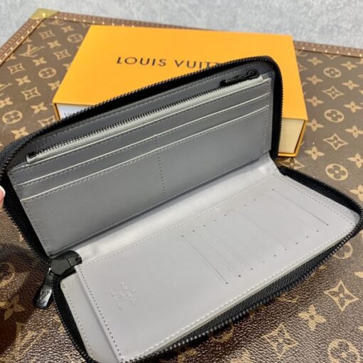 LV Wallet - Image 4