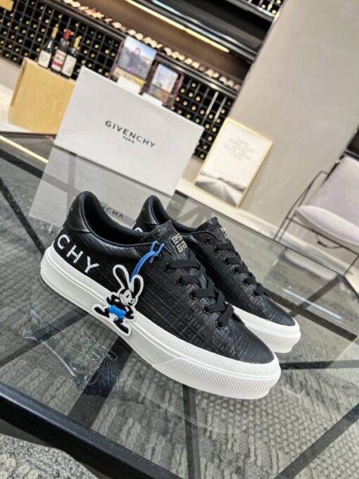 Givenchy Sneaker