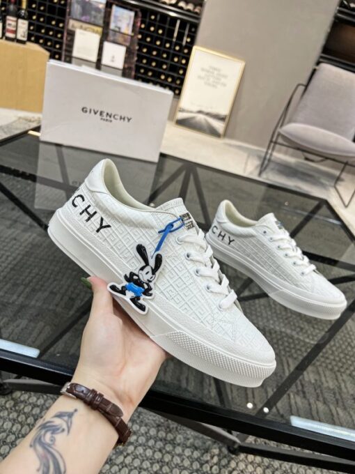 Givenchy Sneaker