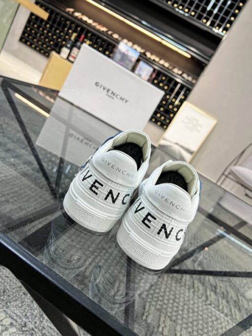 Givenchy Sneaker