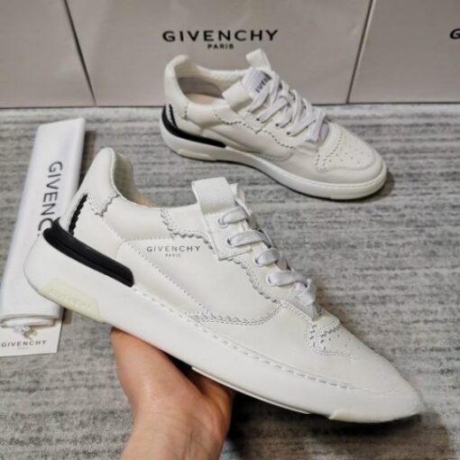 Givenchy Sneaker