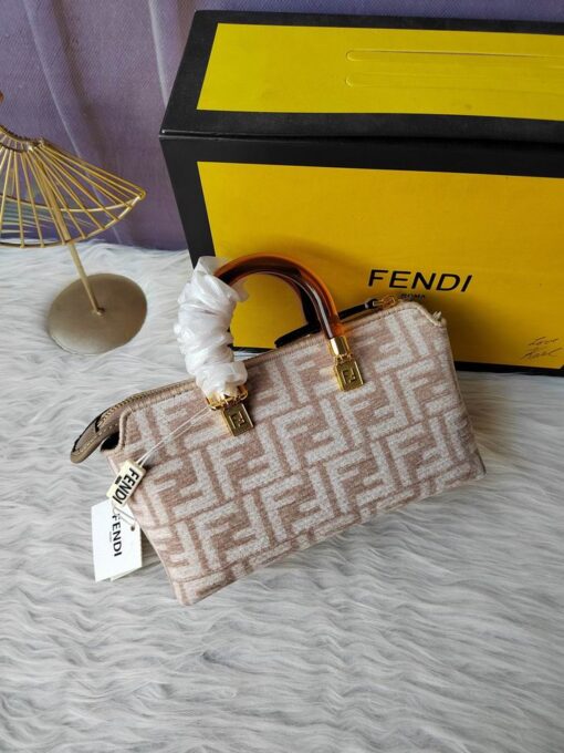 Fendi Bag Baby Pink & White - Image 2